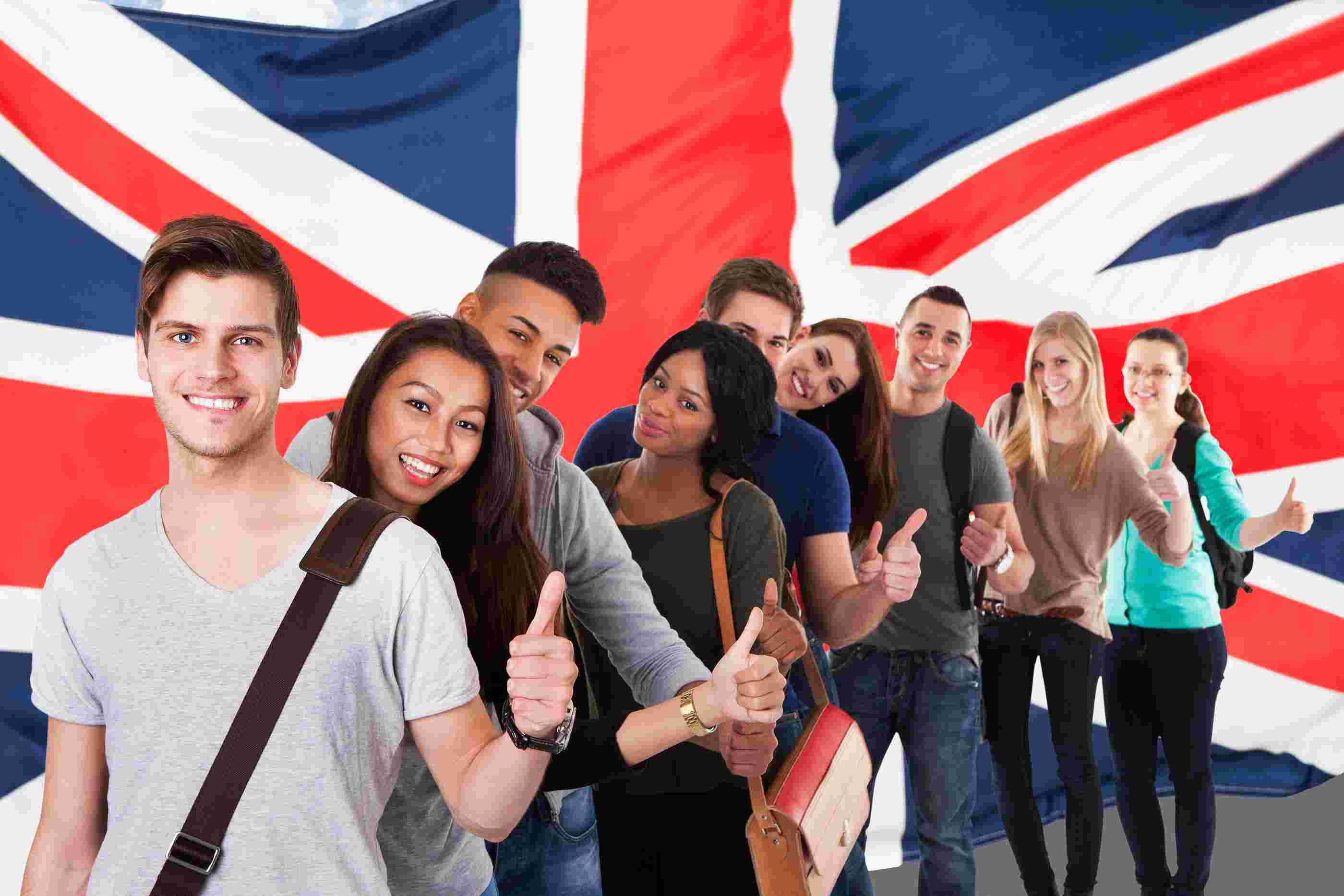 Люди разговаривают на разных языках. Молодежь Англии. Студенты Великобритании. Англичане студенты. Британская молодежь в современном мире.